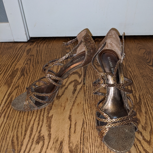 Heels - Picture 3 of 4